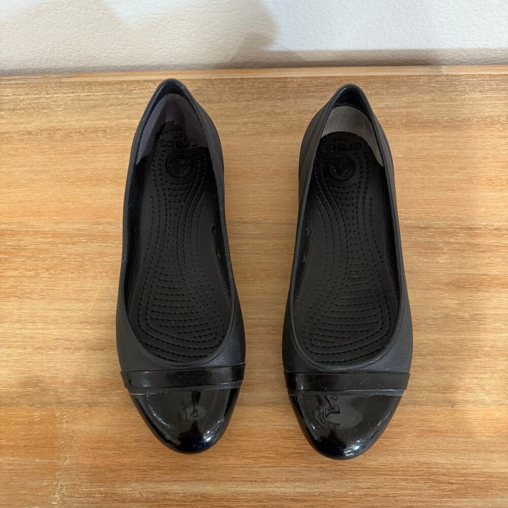 Crocs Gianna Alice Black Flexible Patent Cap Toe Rubber Ballet Flats Size 7 - Picture 2 of 11